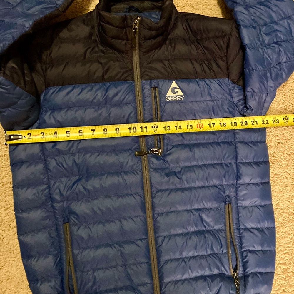 Gerry lightweight puffy coat with inside pockets, size small - Picture 11 of 12